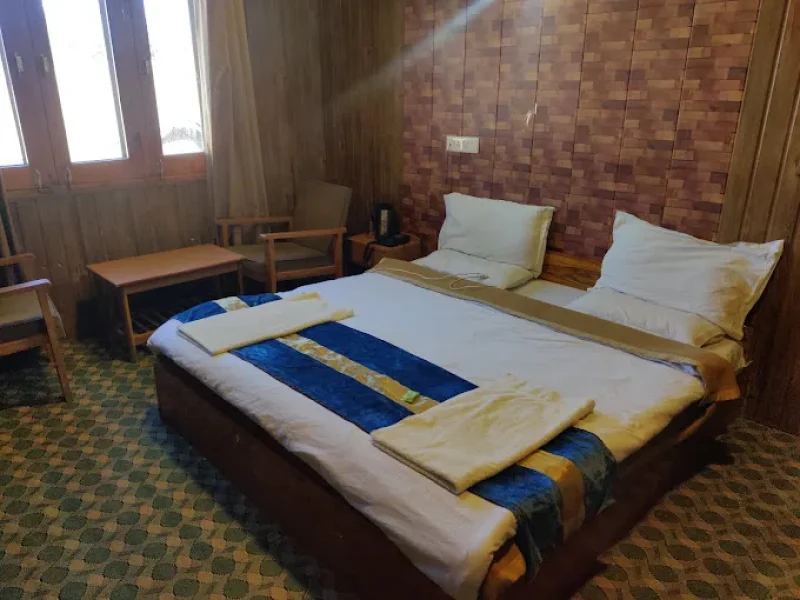 Hotel Poshwan Gulmarg - Budget hotel in Gulmarg Kashmir