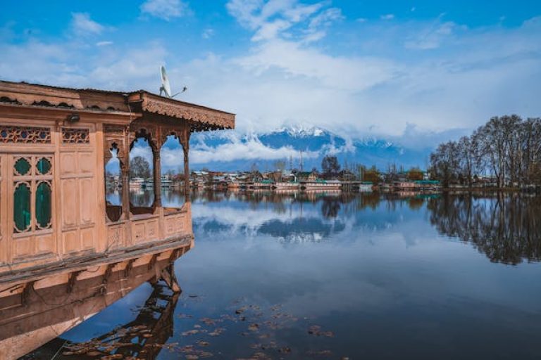 9 days 8 nights kashmir trip , book online 8 nights 9 days kashmir tour package covering srinagar , sonmarg , gulmarg & pahalgam